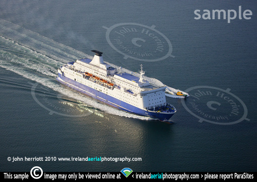 pilot boat alongside